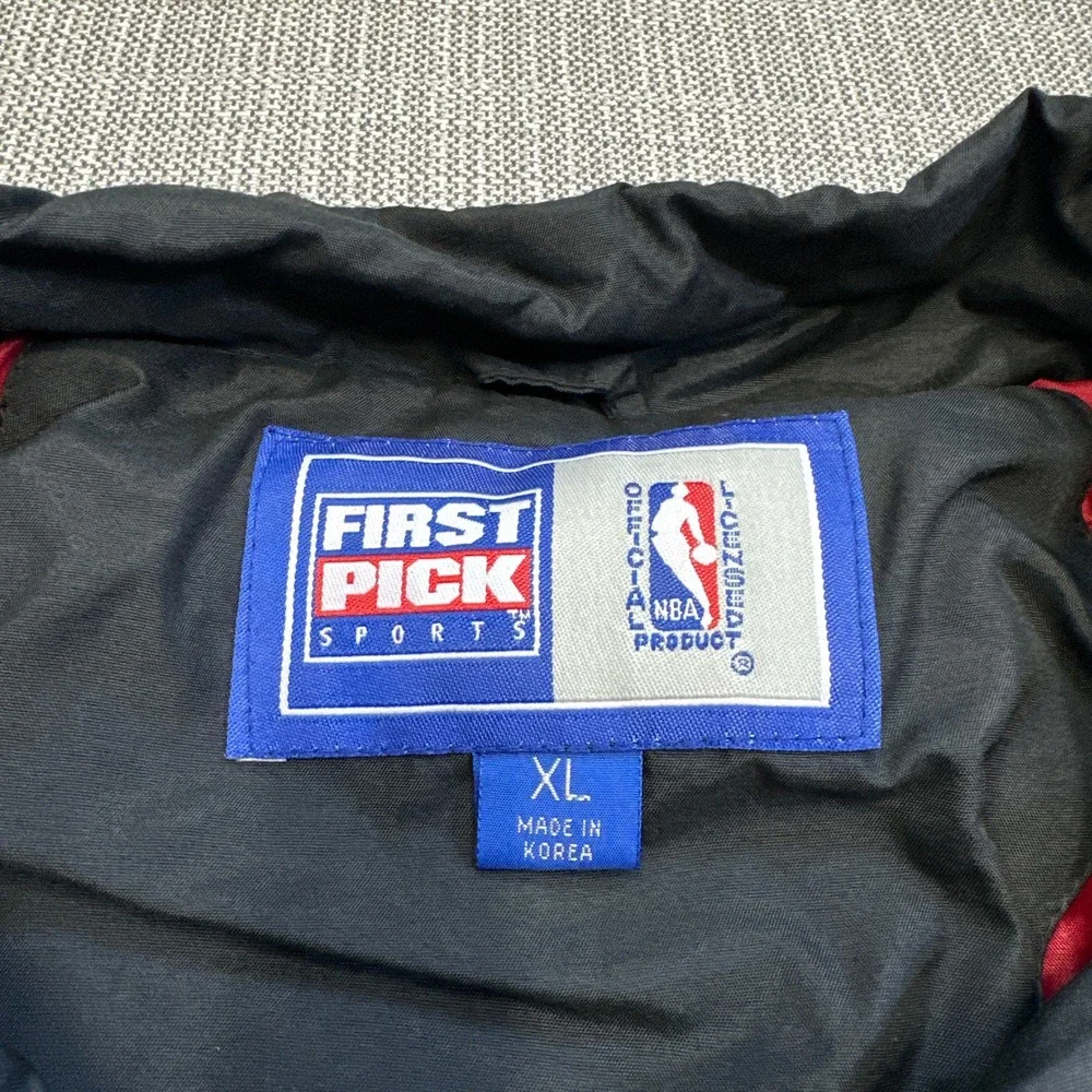 Vintage Chicago Bulls Windbreaker Jacket Mens XL Black Red NBA First Pick Sports
